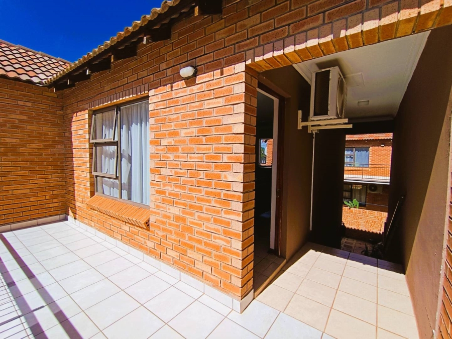 2 Bedroom Property for Sale in Langenhovenpark Free State